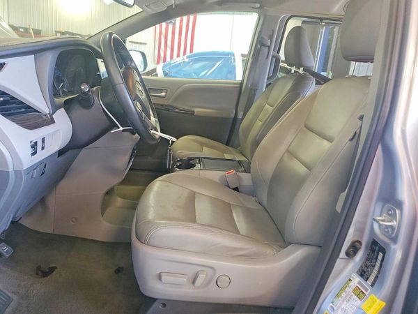 2017 TOYOTA SIENNA