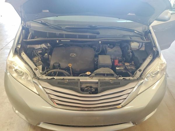2017 TOYOTA SIENNA