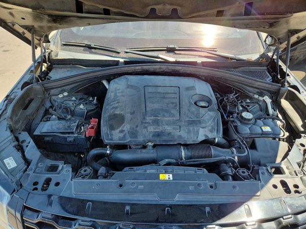 2019 LAND ROVER RANGEROVER R-Dynamic SE — Engine bay