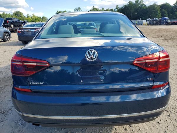 2018 VOLKSWAGEN PASSAT S, R-Line