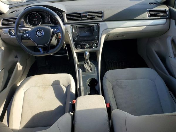 2018 VOLKSWAGEN PASSAT S, R-Line