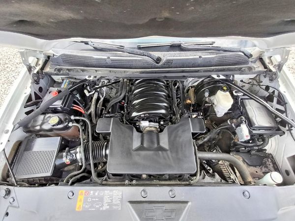 2018 CHEVROLET SILVERADO LT — Engine bay