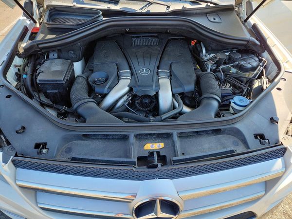 2014 MERCEDES-BENZ GL GL 550 4MATIC — Engine bay