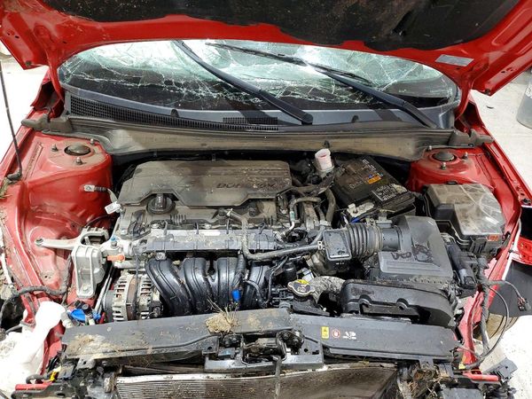 2021 HYUNDAI ELANTRA Limited — Engine bay