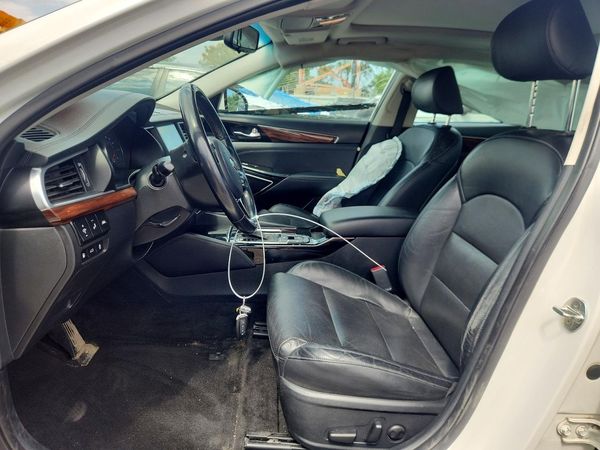 2019 KIA CADENZA