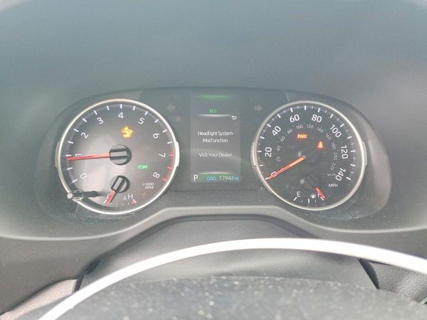 2021 TOYOTA RAV4 XLE