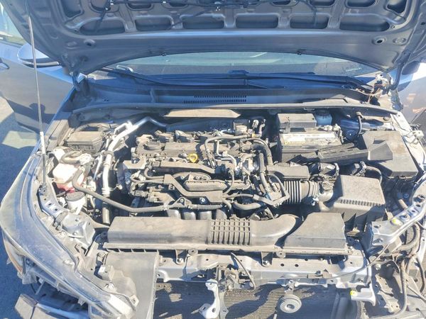 2021 TOYOTA COROLLA SE, CVT — Engine bay