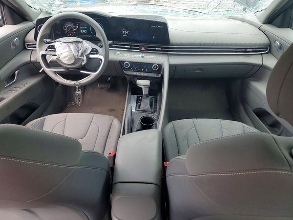 2024 HYUNDAI ELANTRA