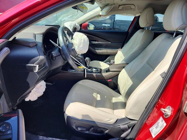2020 MAZDA CX30 Premium Pkg — DENT