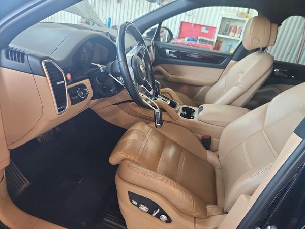 2019 PORSCHE CAYENNE