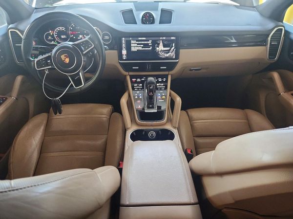 2019 PORSCHE CAYENNE