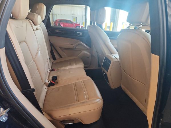 2019 PORSCHE CAYENNE