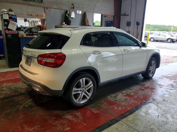 2018 MERCEDES-BENZ 250 GLA250-4M