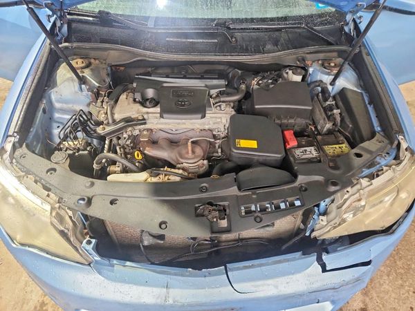 2012 TOYOTA CAMRY — Engine bay
