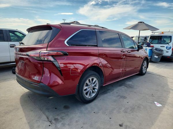 2022 TOYOTA SIENNA