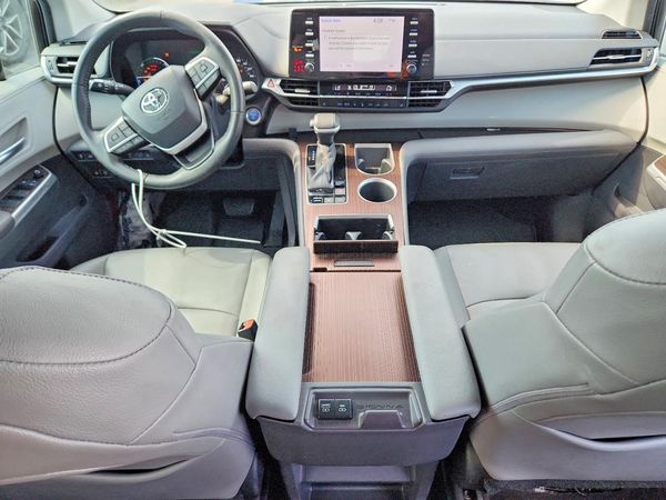 2022 TOYOTA SIENNA