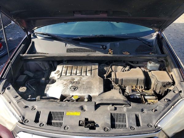2012 TOYOTA HIGHLANDER Base/Hybrid — Engine bay