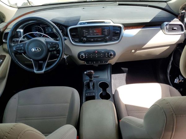 2016 KIA SORENTO L / LX