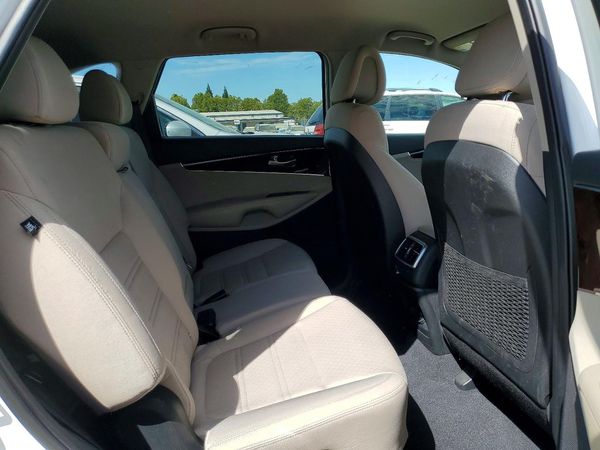 2016 KIA SORENTO L / LX