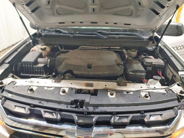 2021 CHEVROLET COLORADO Work Truck — Engine bay