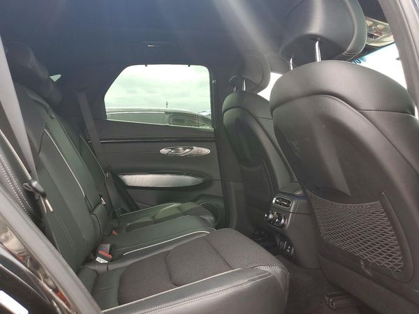 2023 GENESIS GV70