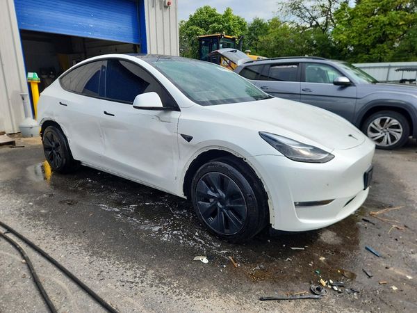 2025 TESLA MODEL Y