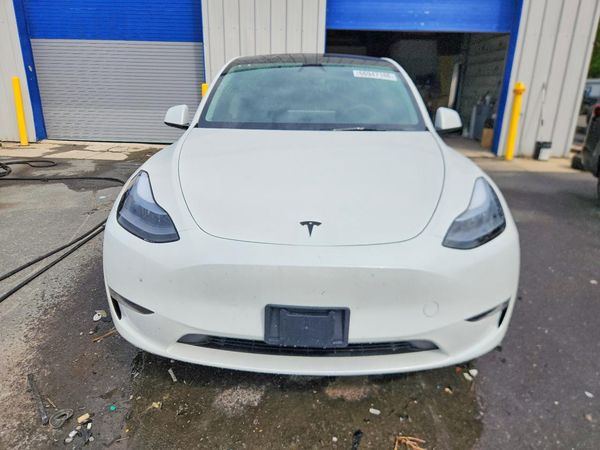 2025 TESLA MODEL Y