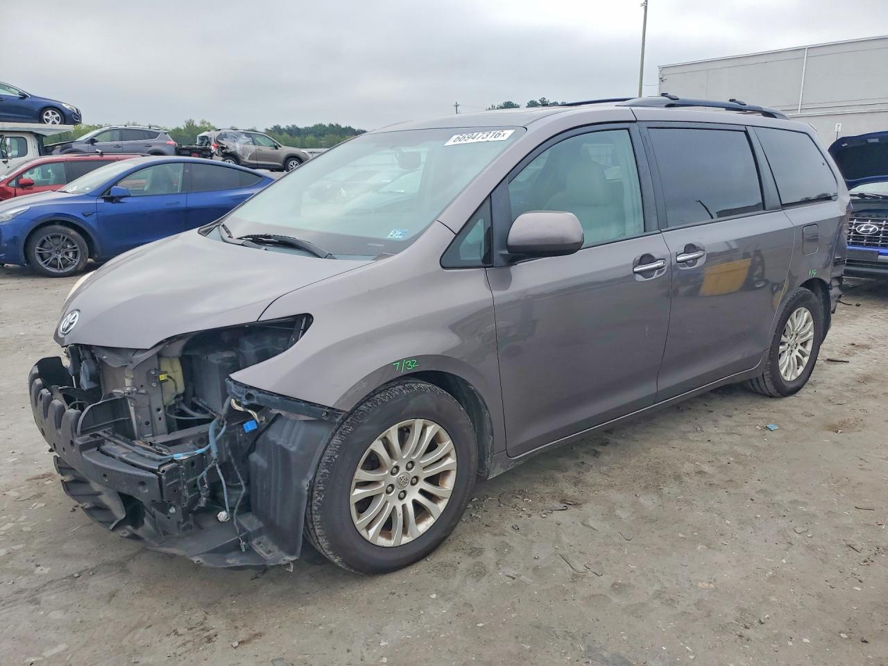 2015 TOYOTA SIENNA