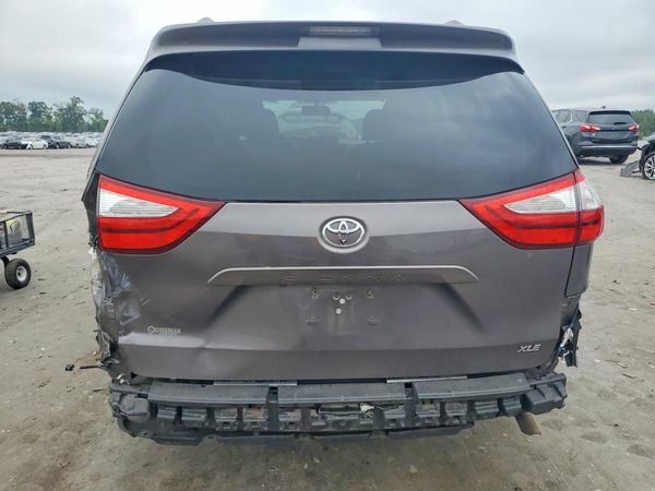2015 TOYOTA SIENNA