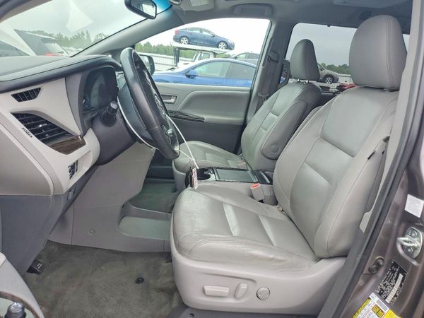 2015 TOYOTA SIENNA