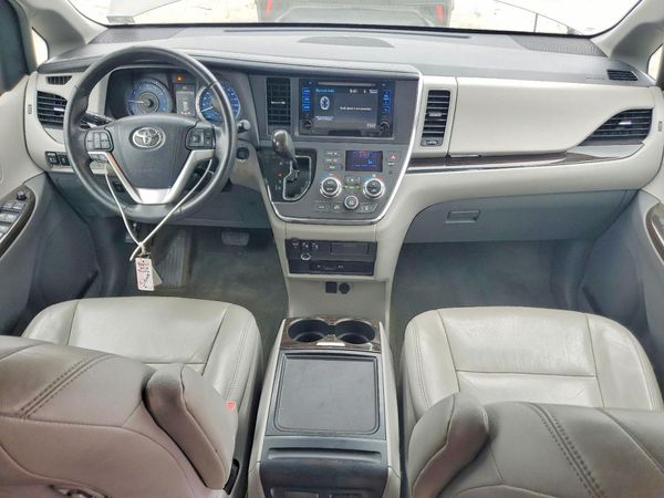 2015 TOYOTA SIENNA