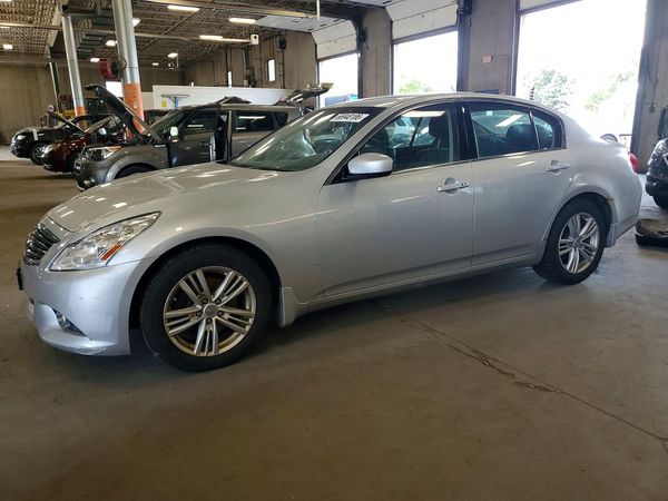 2012 INFINITI G37 — Front 3/4