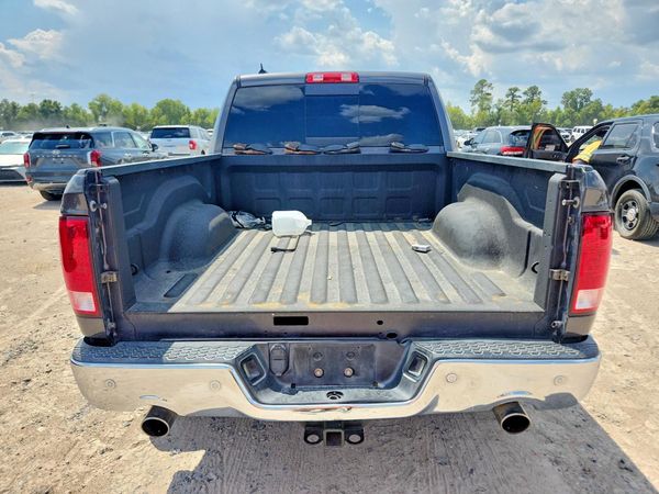 2017 RAM 1500 SLT