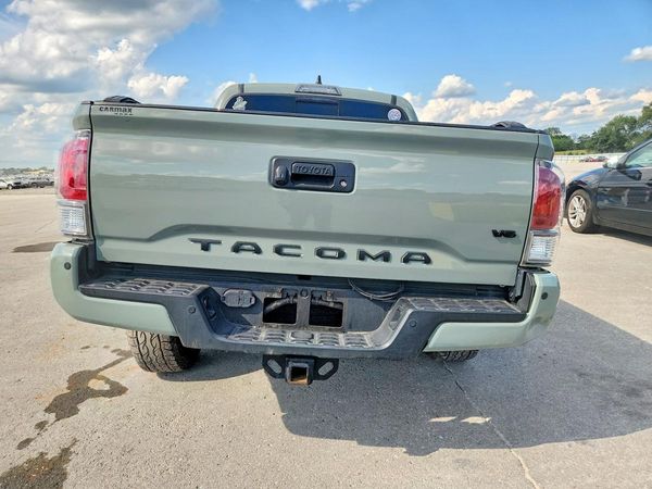 2022 TOYOTA TACOMA SR5