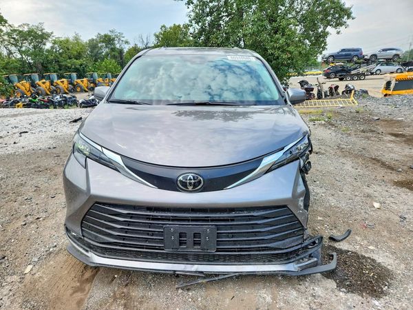 2026 TOYOTA SIENNA