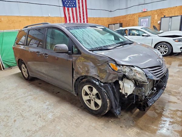 2015 TOYOTA SIENNA