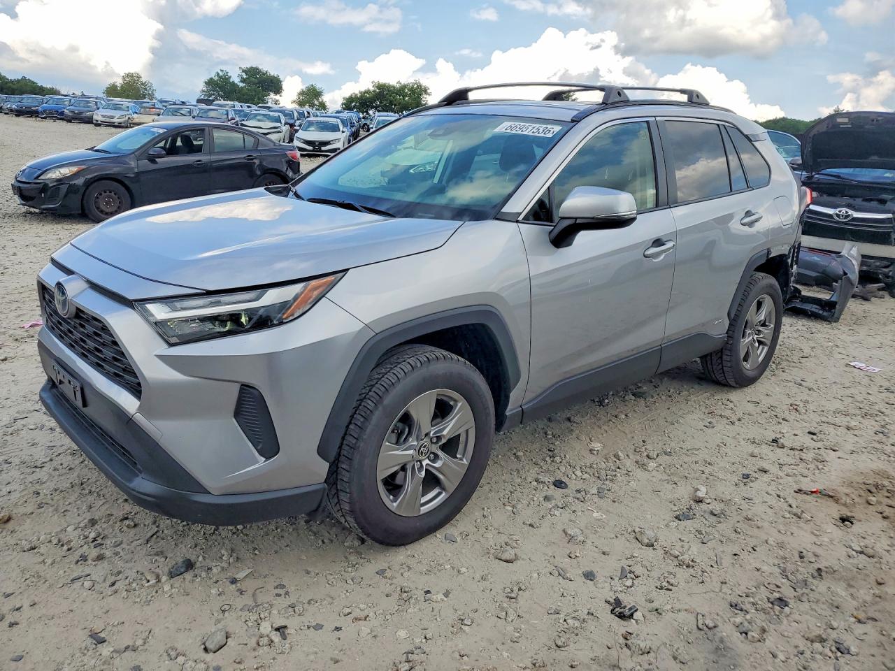 2023 TOYOTA RAV4 XLE — Front 3/4