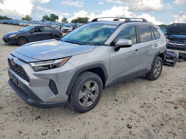 2023 TOYOTA RAV4 XLE — Front 3/4
