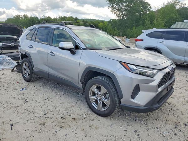 2023 TOYOTA RAV4 XLE — Passenger 3/4
