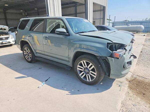 2023 TOYOTA 4RUNNER TRD Sport
