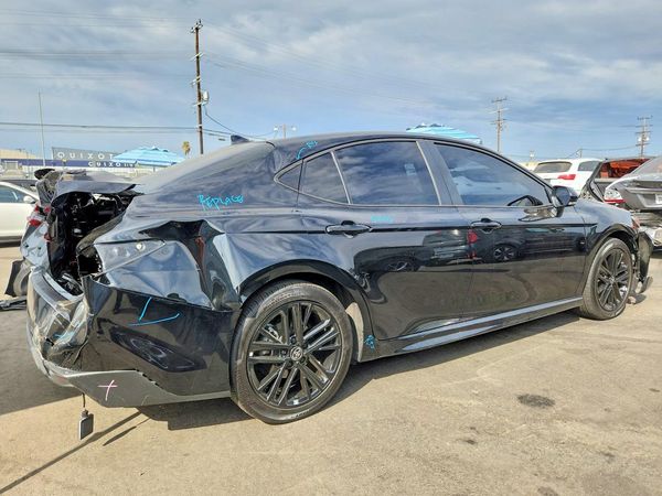2025 TOYOTA CAMRY