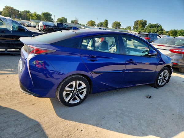 2016 TOYOTA PRIUS
