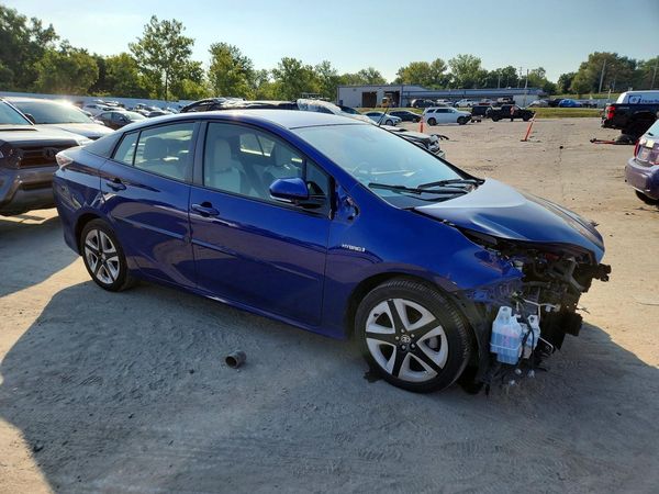 2016 TOYOTA PRIUS