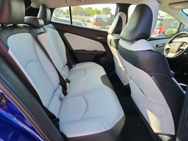 2016 TOYOTA PRIUS