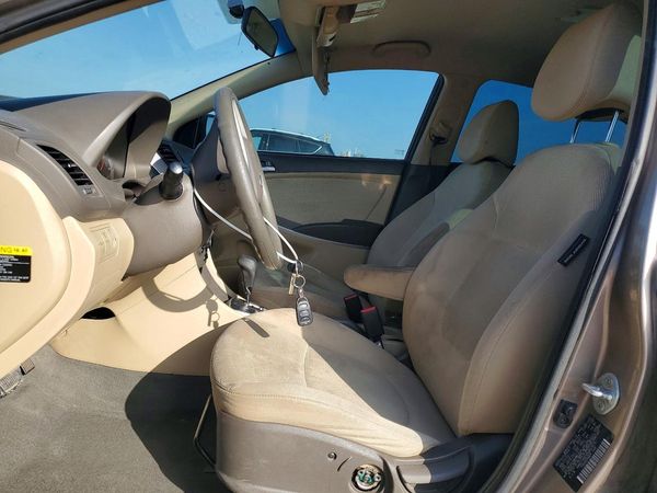 2013 HYUNDAI ACCENT GLS, GS