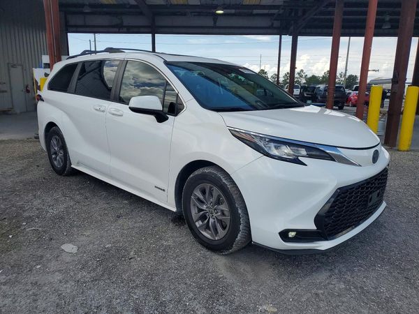 2021 TOYOTA SIENNA LE Plus Package