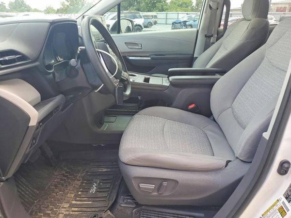2021 TOYOTA SIENNA LE Plus Package