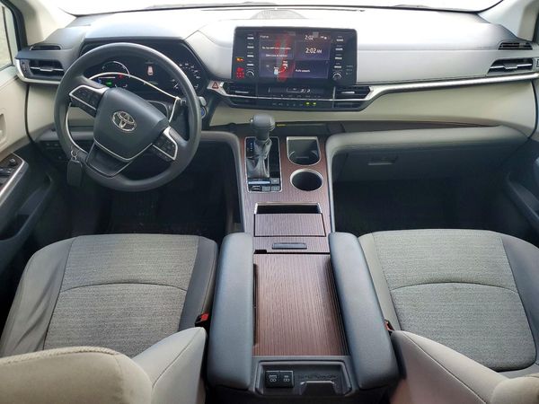 2021 TOYOTA SIENNA LE Plus Package