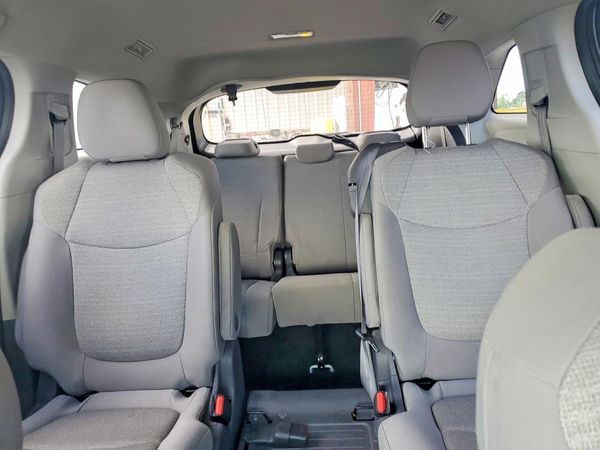 2021 TOYOTA SIENNA LE Plus Package