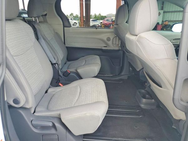 2021 TOYOTA SIENNA LE Plus Package